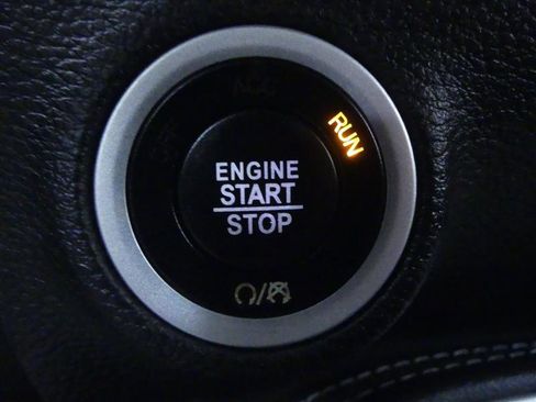 Used 2017 Dodge Challenger R/T image 16