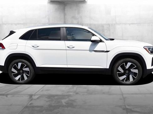 Used 2025 Volkswagen Atlas Cross Sport SE w/ Panoramic Sunroof Package FWD image 5