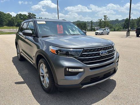 Certified 2023 Ford Explorer XLT w/ Equipment Group 202A AWD/4WD image 6