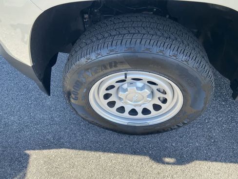 Used 2023 Chevrolet Colorado W/T image 10