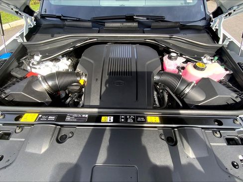 New 2025 Land Rover Range Rover SE image 16