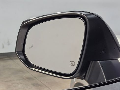 Used 2021 Toyota Highlander XSE FWD image 22