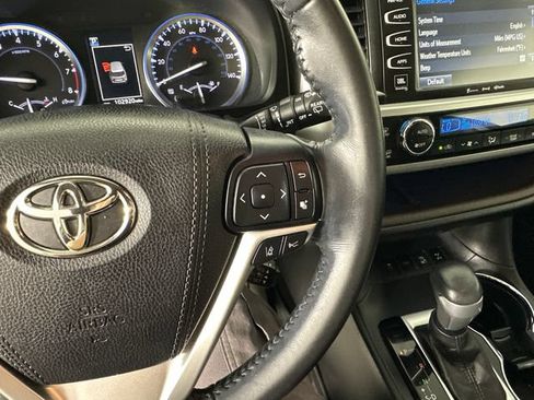 Used 2017 Toyota Highlander Limited w/ Carpet Mat Package AWD/4WD image 17