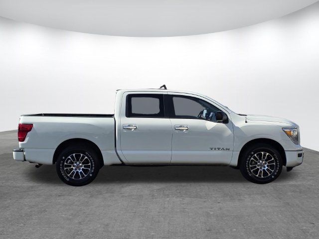 Used 2021 Nissan Titan SV RWD image 3