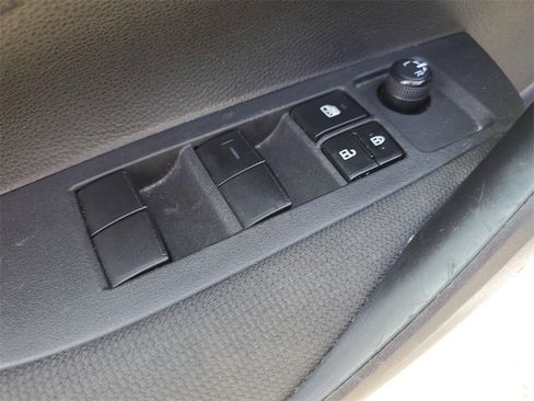 Used 2022 Toyota Corolla LE image 17