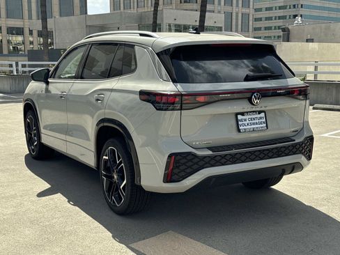 New 2026 Volkswagen Tiguan SEL R-Line image 3