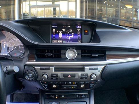 Used 2016 Lexus ES 350 w/ Luxury Package w/Wood Trim image 19