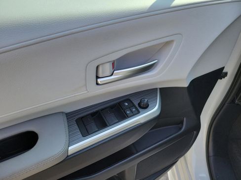 Certified 2026 Toyota Sienna XLE FWD image 27