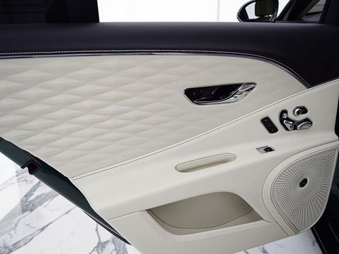 Certified 2022 Bentley Flying Spur V8 AWD/4WD image 37
