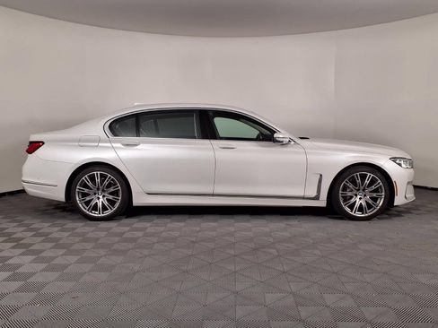 Used 2022 BMW 740i w/ Premium Package RWD image 33