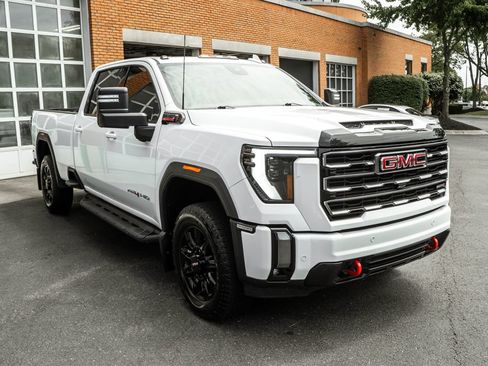 Used 2024 GMC Sierra 2500 AT4 w/ AT4 Preferred Package AWD/4WD image 6