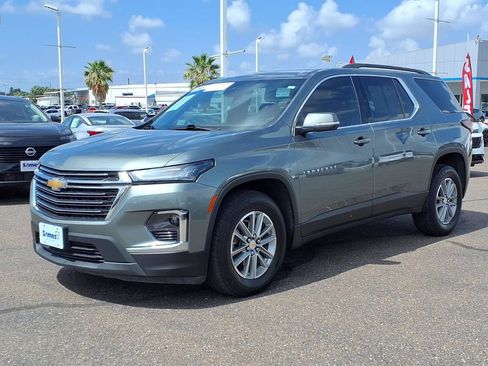Used 2023 Chevrolet Traverse LT FWD image 4