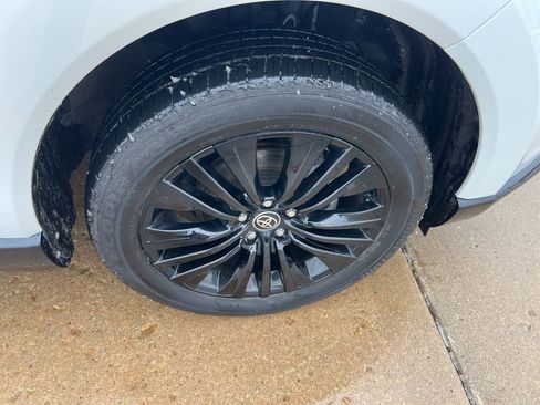 Used 2024 Toyota Venza Nightshade image 31