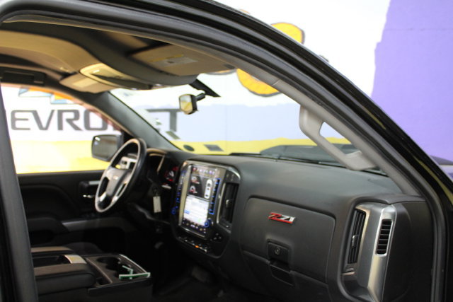 Used 2017 Chevrolet Silverado 1500 LT w/ Midnight Edition AWD/4WD image 12