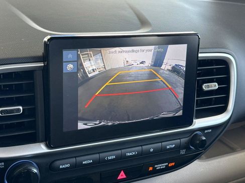 Used 2025 Hyundai Venue SEL FWD image 18