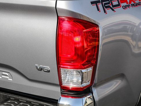 Used 2017 Toyota Tacoma TRD Off-Road w/ Tow Package AWD/4WD image 26