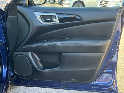 Used 2019 Nissan Pathfinder SV image 28