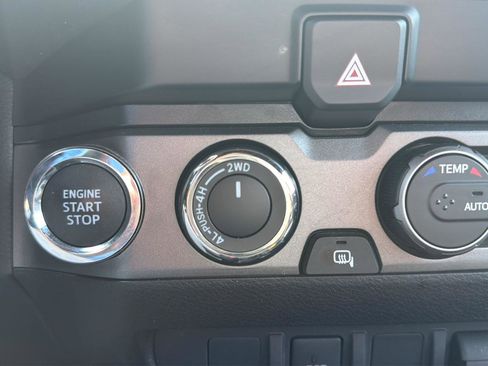 Used 2021 Toyota Tacoma TRD Sport AWD/4WD image 27