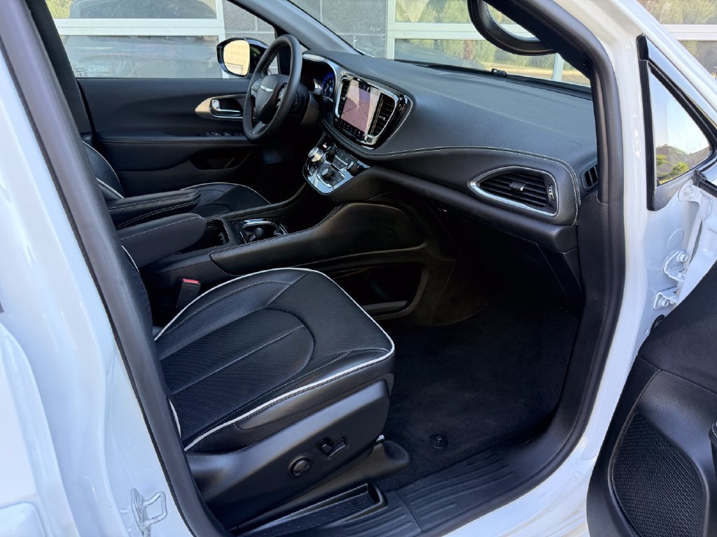 Used 2026 Chrysler Pacifica Limited w/ S Appearance Package FWD image 47