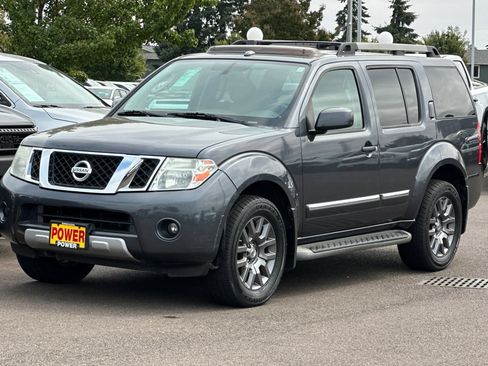 Used 2011 Nissan Pathfinder LE w/ Navigation Pkg AWD/4WD image 8