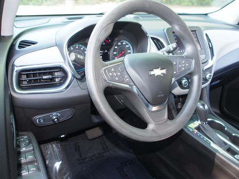 Used 2021 Chevrolet Equinox LS w/ LS Convenience Package FWD image 14