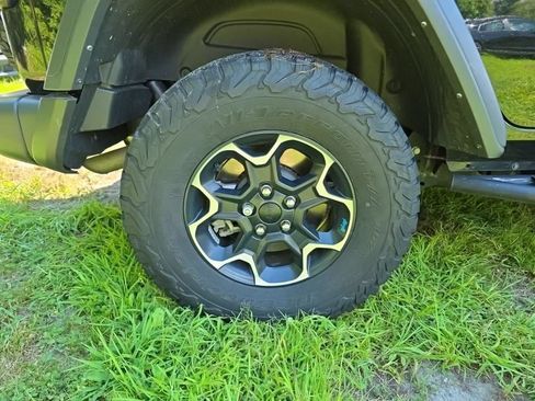Used 2023 Jeep Wrangler Unlimited Rubicon 4xe w/ Cold Weather Group AWD/4WD image 19