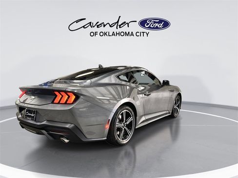 Used 2025 Ford Mustang Coupe image 8