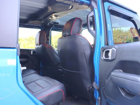 Used 2022 Jeep Gladiator Sport AWD/4WD image 17