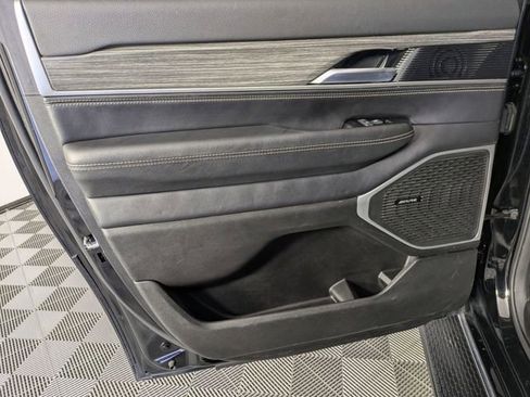 Certified 2024 Jeep Wagoneer L Series II w/ Flexible Seating Group image 25