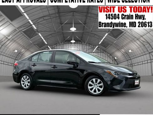 Used 2023 Toyota Corolla LE image 1