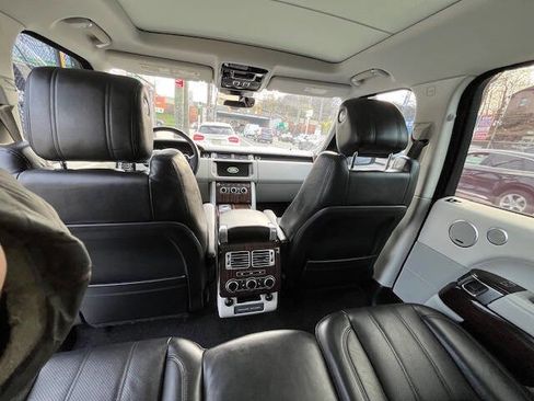 Used 2017 Land Rover Range Rover HSE image 12