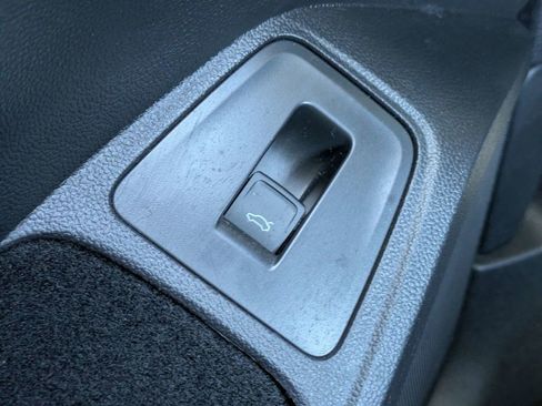 Certified 2023 Volkswagen Tiguan SE w/ Panoramic Sunroof Package FWD image 34