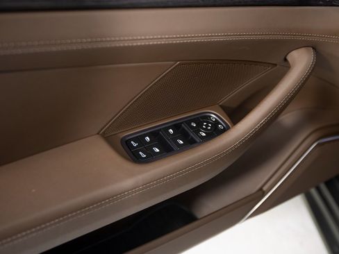 Certified 2023 Porsche Panamera Turbo S image 17