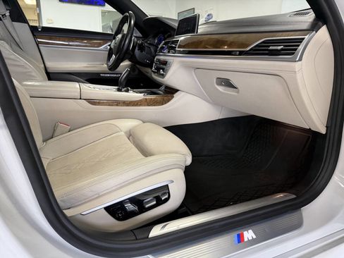 Used 2017 BMW 750i xDrive AWD/4WD image 23