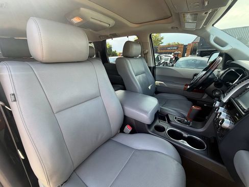 Used 2018 Toyota Sequoia Platinum AWD/4WD image 3