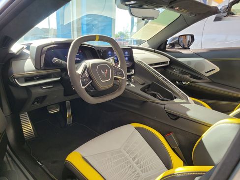 Used 2022 Chevrolet Corvette Stingray Premium Conv w/ Z51 Performance Package RWD image 10