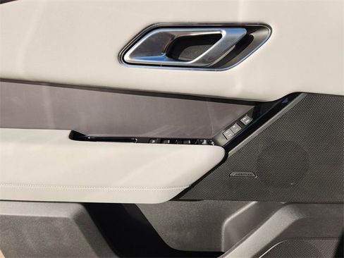 Used 2025 Land Rover Range Rover Velar Dynamic SE image 21