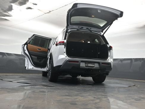Used 2026 Nissan Pathfinder Platinum FWD image 44