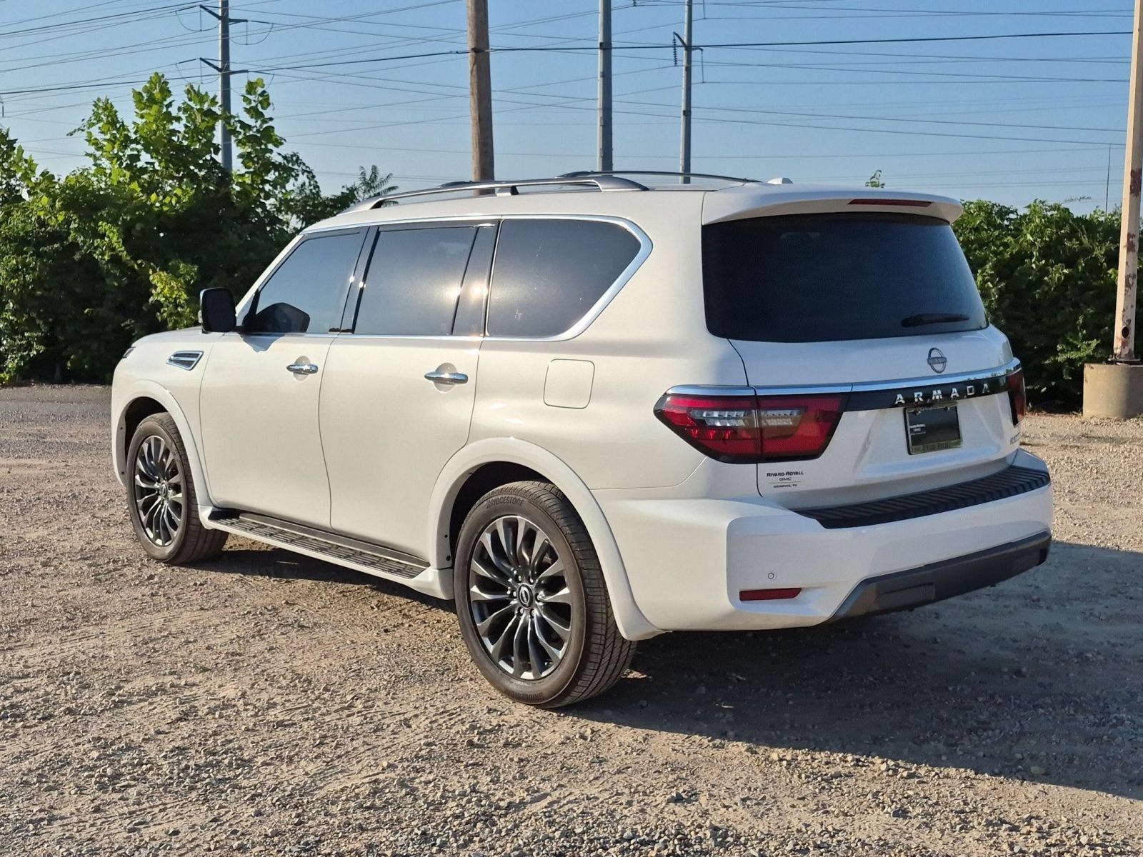 Used 2024 Nissan Armada Platinum w/ Captain's Chairs Package RWD image 3