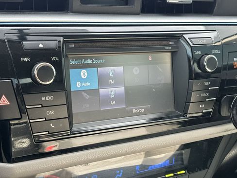 Used 2015 Toyota Corolla LE image 13