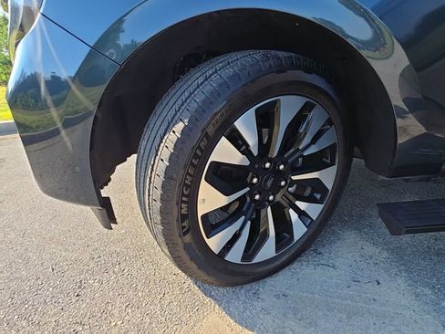 Used 2025 Ford Expedition Platinum w/ Driver's Package AWD/4WD image 35