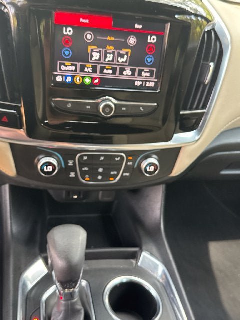 Used 2022 Chevrolet Traverse LS FWD image 10