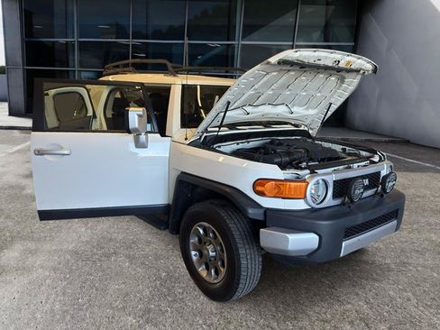 Used 2012 Toyota FJ Cruiser 4WD w/ Upgrade Pkg image 9