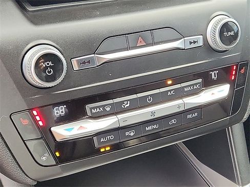 Used 2020 Ford Explorer XLT w/ Equipment Group 202A image 16