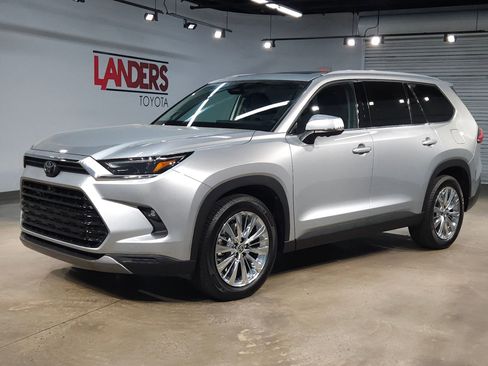 Used 2024 Toyota Grand Highlander Platinum image 3