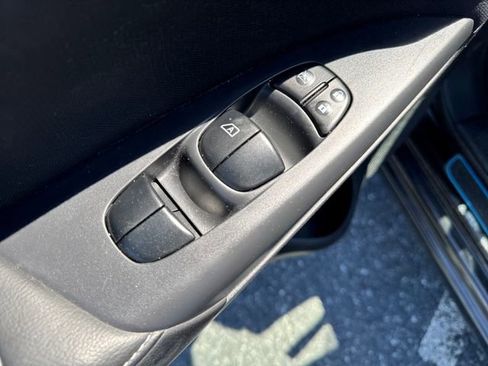 Used 2017 Nissan Sentra S FWD image 11