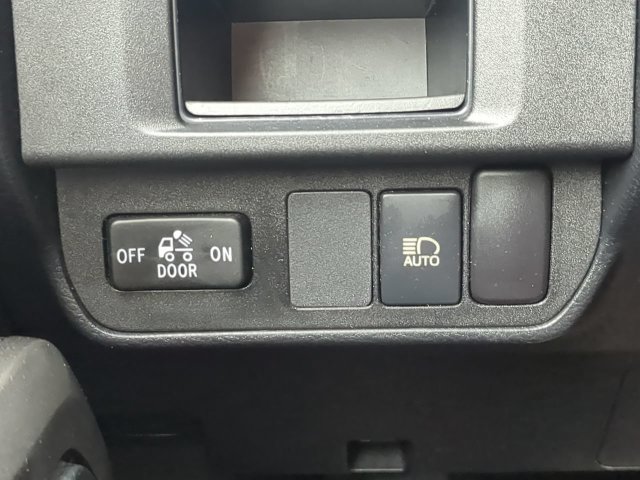 Used 2018 Toyota Tacoma SR5 RWD image 25
