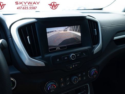 Used 2023 GMC Terrain SLE w/ Driver Convenience Package FWD image 10
