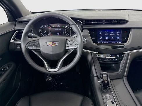 Used 2025 Cadillac XT6 Luxury FWD image 24