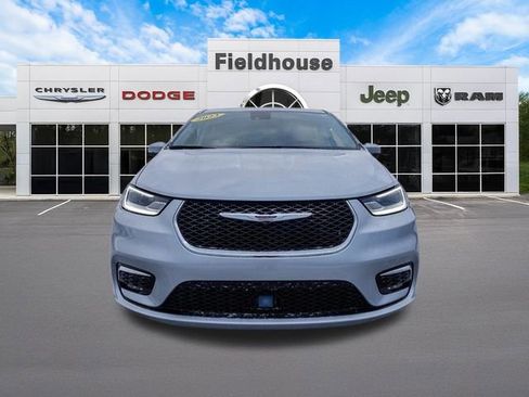 Used 2023 Chrysler Pacifica Touring-L image 7